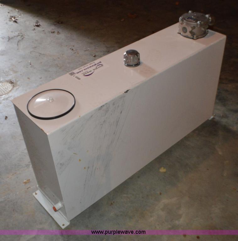 image for item L4589 Hydraulic oil tank