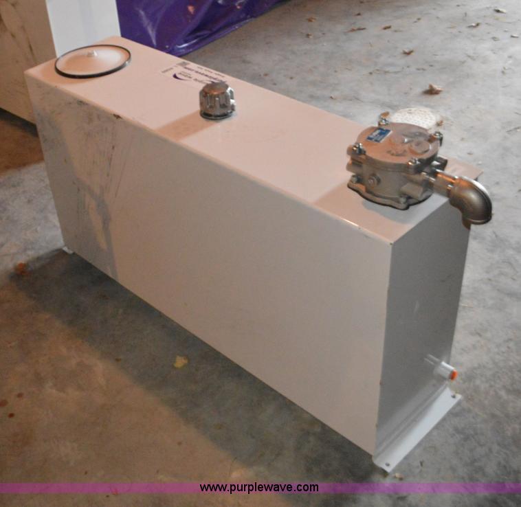 image for item L4589 Hydraulic oil tank