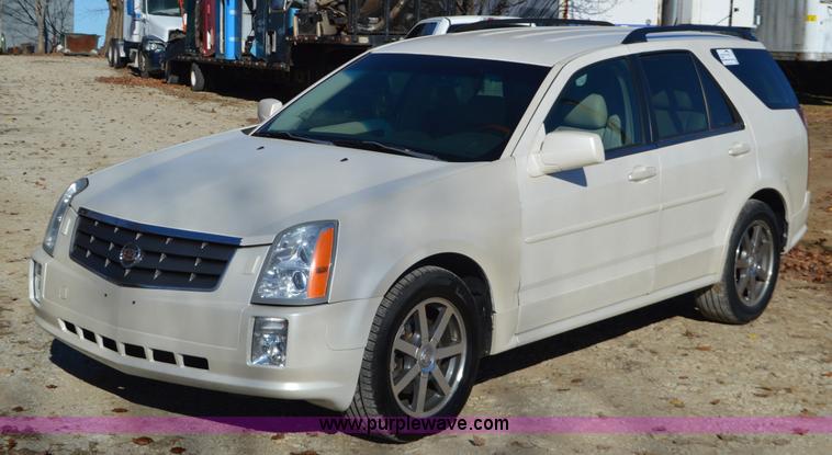 image for item L4593 2004 Cadillac SRX SUV