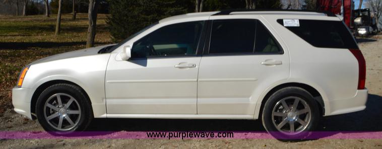 image for item L4593 2004 Cadillac SRX SUV