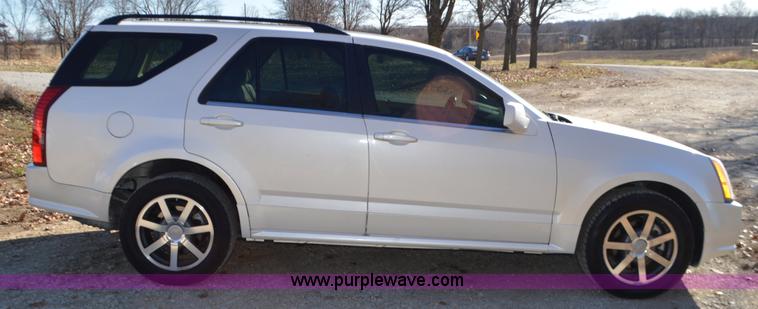image for item L4593 2004 Cadillac SRX SUV
