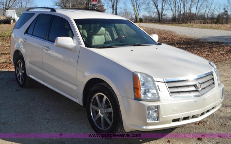 image for item L4593 2004 Cadillac SRX SUV
