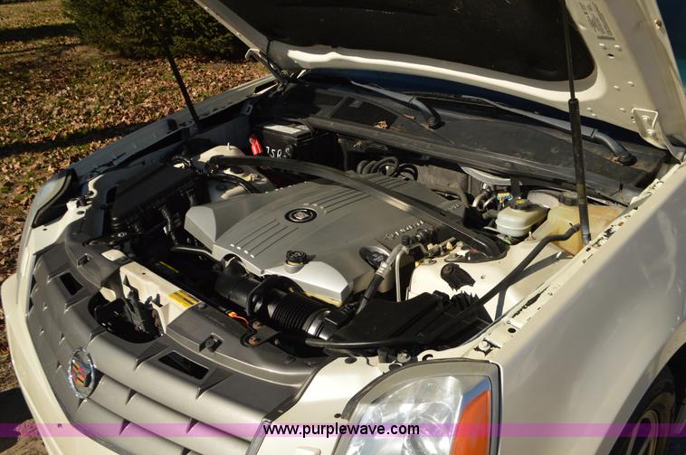 image for item L4593 2004 Cadillac SRX SUV