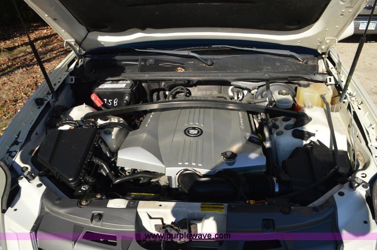 image for item L4593 2004 Cadillac SRX SUV