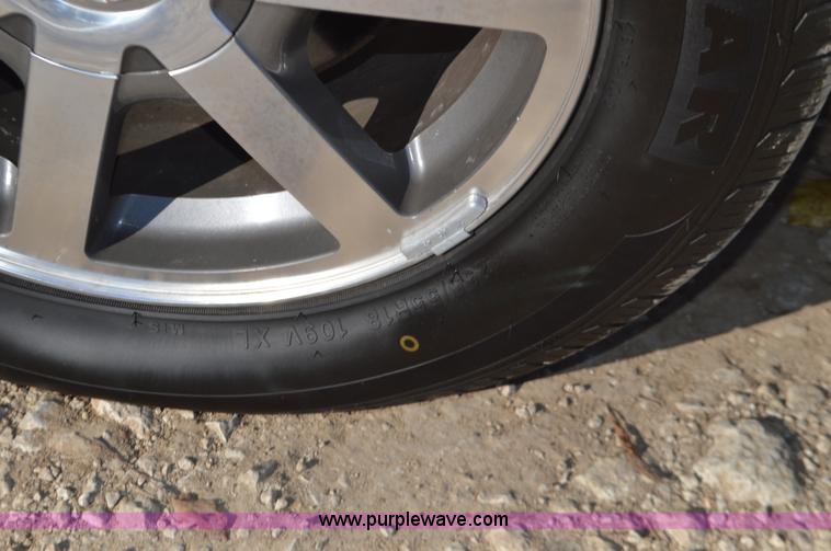 image for item L4593 2004 Cadillac SRX SUV