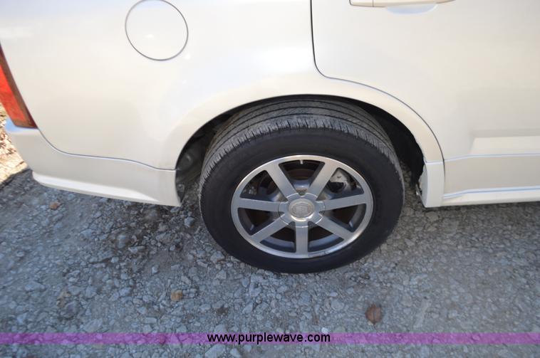 image for item L4593 2004 Cadillac SRX SUV