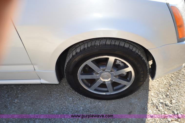 image for item L4593 2004 Cadillac SRX SUV