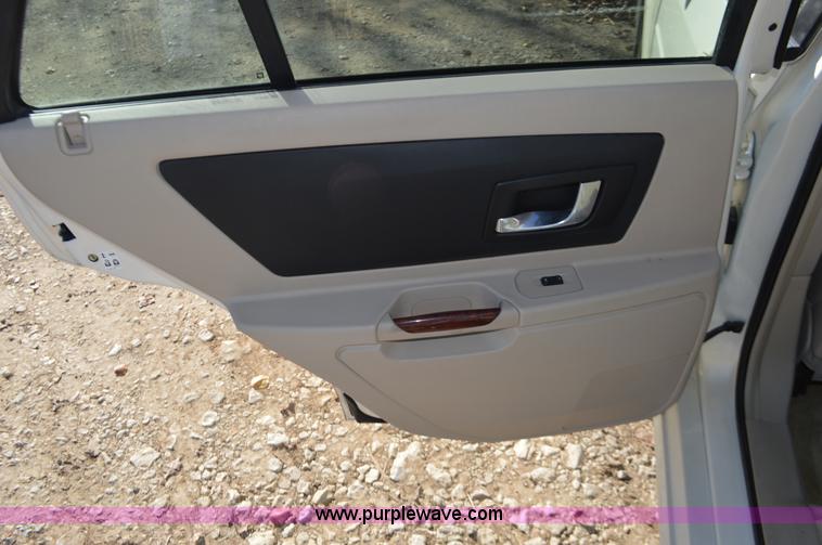 image for item L4593 2004 Cadillac SRX SUV