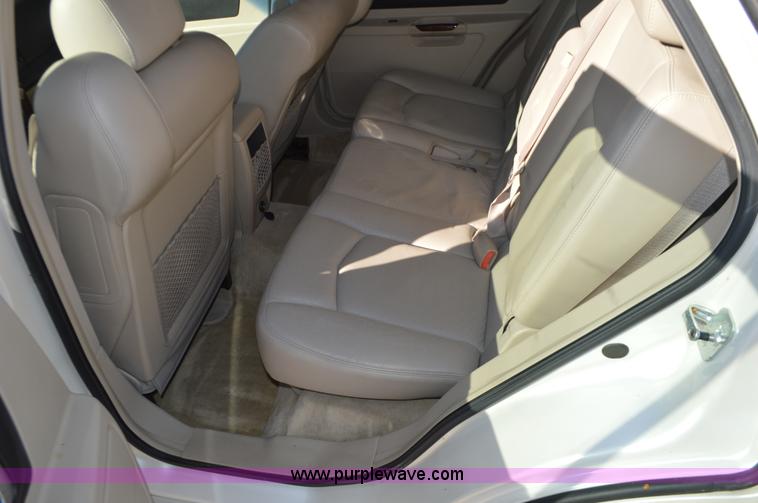 image for item L4593 2004 Cadillac SRX SUV