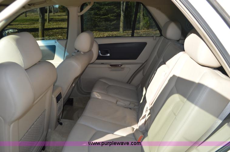 image for item L4593 2004 Cadillac SRX SUV