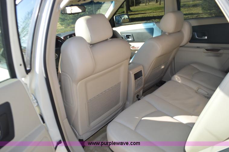 image for item L4593 2004 Cadillac SRX SUV