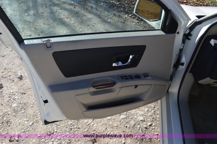 image for item L4593 2004 Cadillac SRX SUV