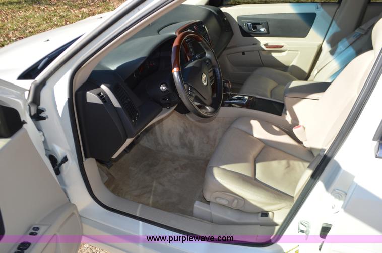 image for item L4593 2004 Cadillac SRX SUV