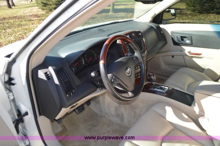 image for item L4593 2004 Cadillac SRX SUV