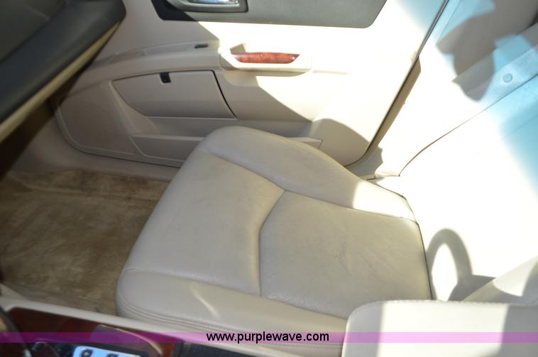 image for item L4593 2004 Cadillac SRX SUV