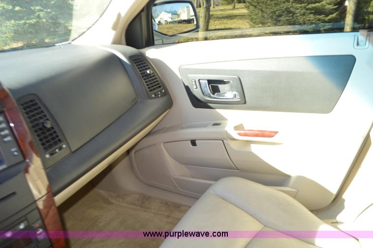 image for item L4593 2004 Cadillac SRX SUV