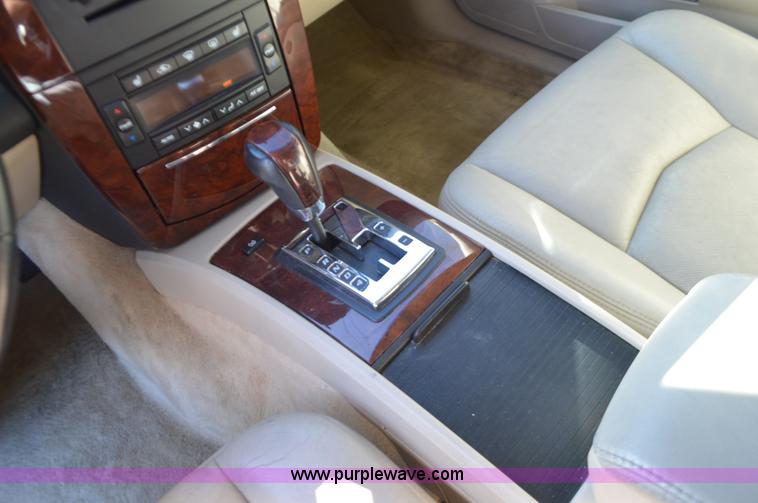 image for item L4593 2004 Cadillac SRX SUV