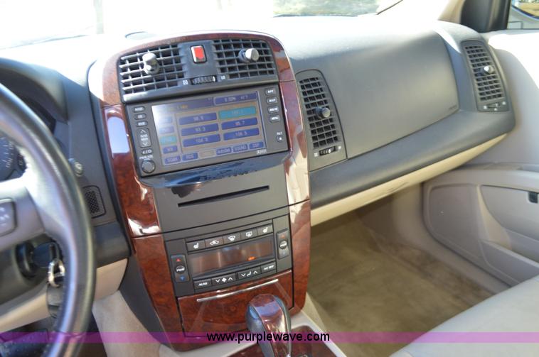 image for item L4593 2004 Cadillac SRX SUV