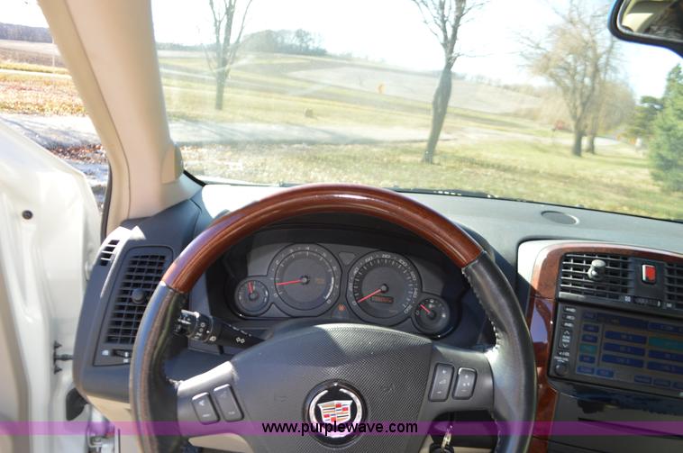 image for item L4593 2004 Cadillac SRX SUV