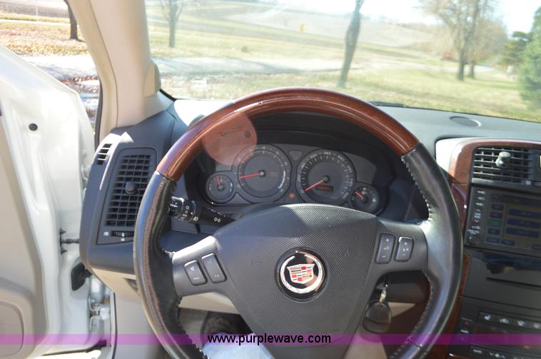 image for item L4593 2004 Cadillac SRX SUV