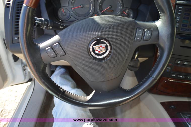 image for item L4593 2004 Cadillac SRX SUV