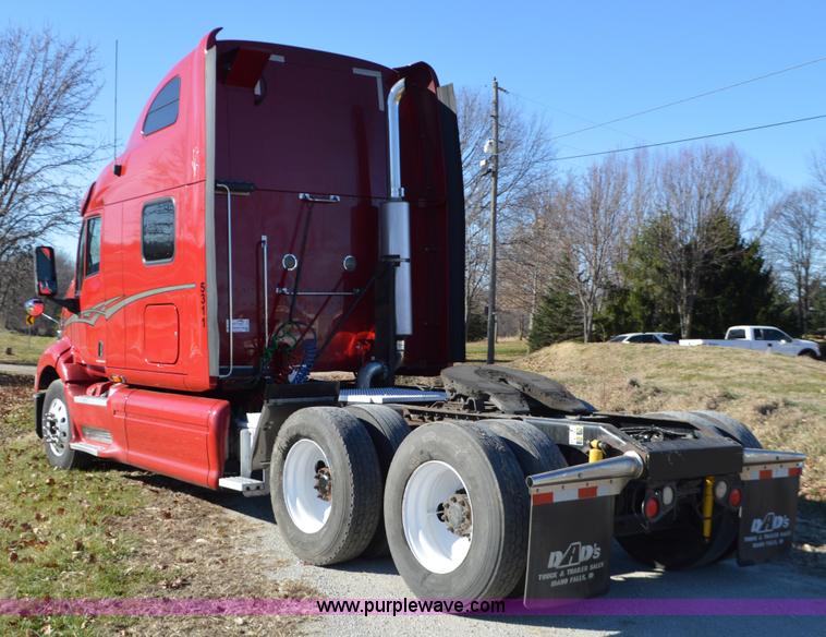 image for item L4594 2006 Peterbilt 387 semi truck
