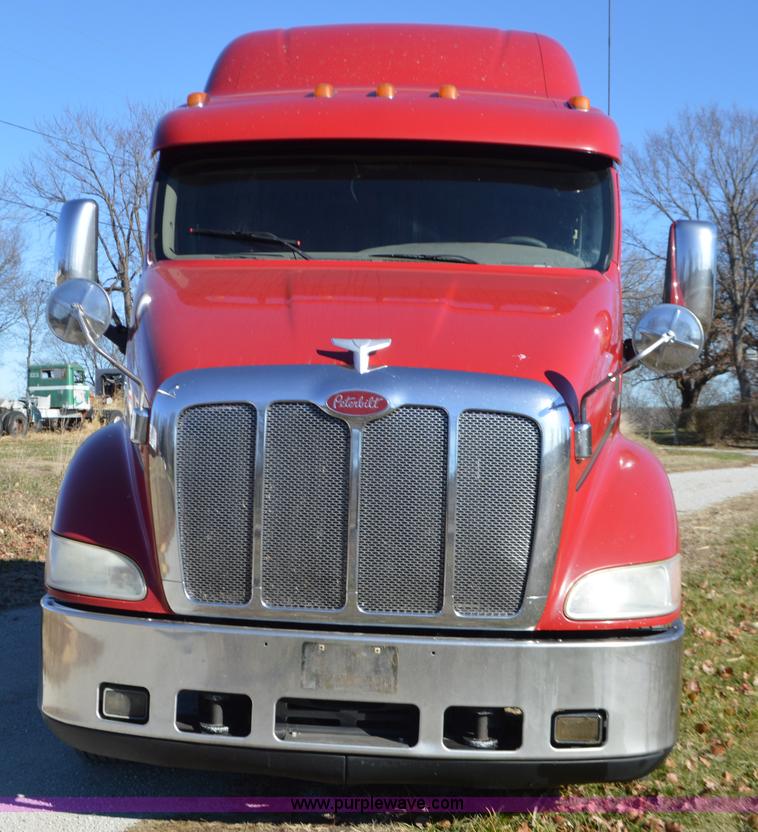 image for item L4594 2006 Peterbilt 387 semi truck