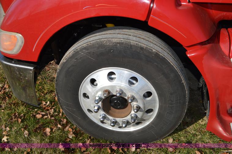 image for item L4594 2006 Peterbilt 387 semi truck