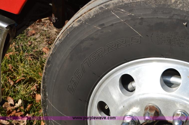 image for item L4594 2006 Peterbilt 387 semi truck