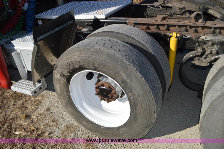 image for item L4594 2006 Peterbilt 387 semi truck