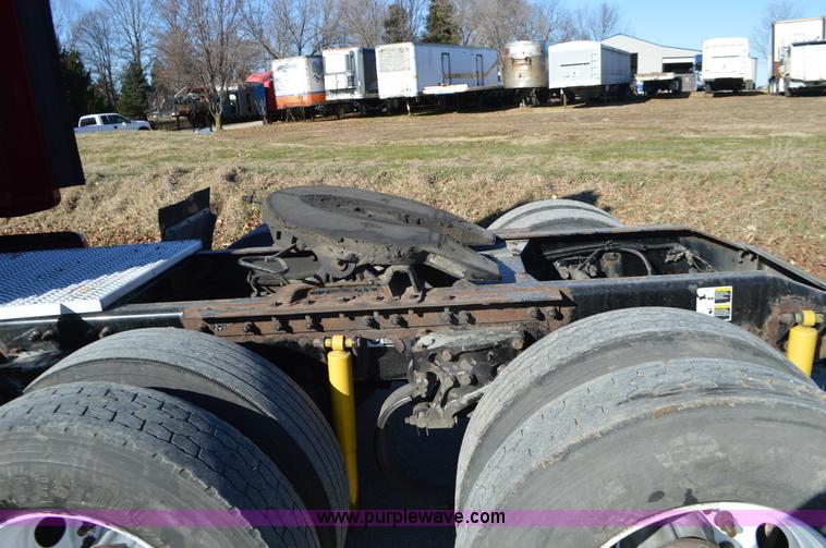 image for item L4594 2006 Peterbilt 387 semi truck