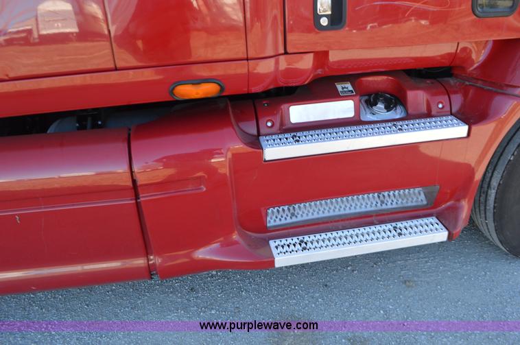 image for item L4594 2006 Peterbilt 387 semi truck