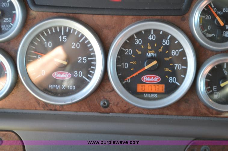 image for item L4594 2006 Peterbilt 387 semi truck