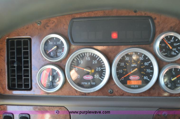 image for item L4594 2006 Peterbilt 387 semi truck