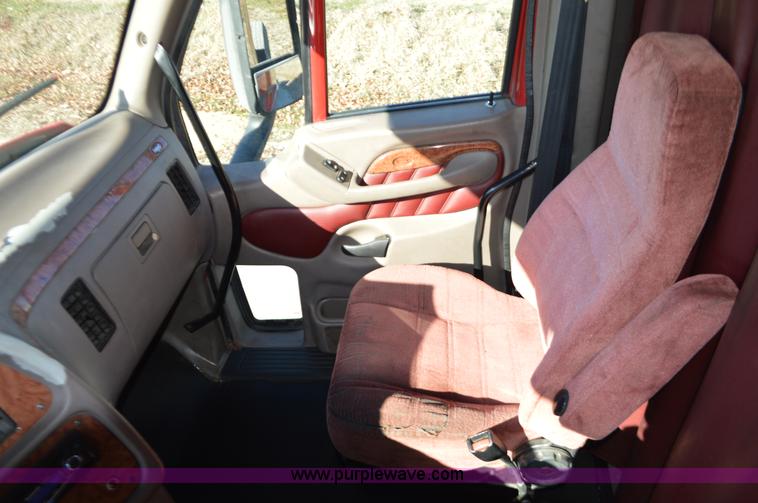 image for item L4594 2006 Peterbilt 387 semi truck