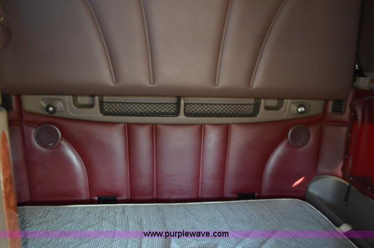 image for item L4594 2006 Peterbilt 387 semi truck