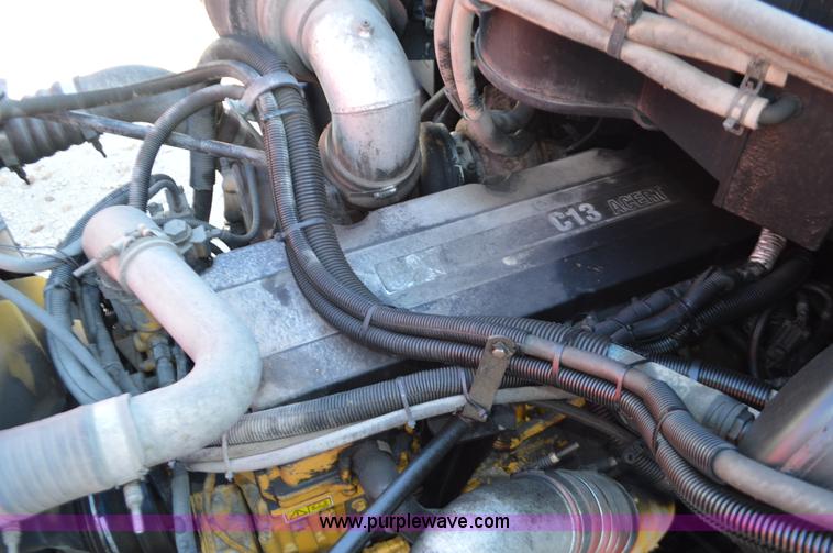 image for item L4594 2006 Peterbilt 387 semi truck