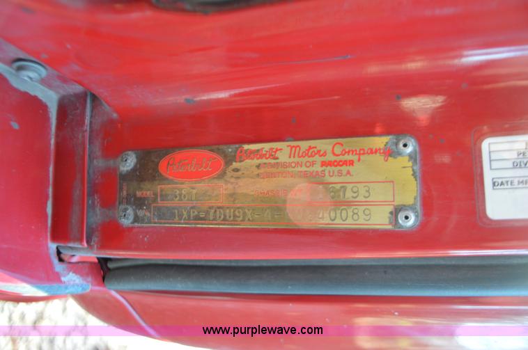 image for item L4594 2006 Peterbilt 387 semi truck