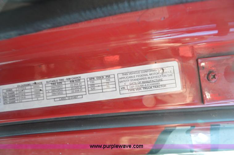 image for item L4594 2006 Peterbilt 387 semi truck