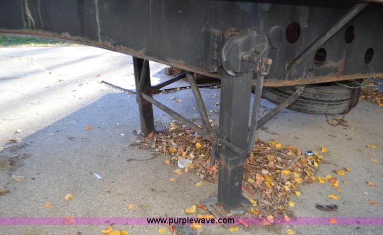 image for item L4595 2000 Transcraft flatbed trailer