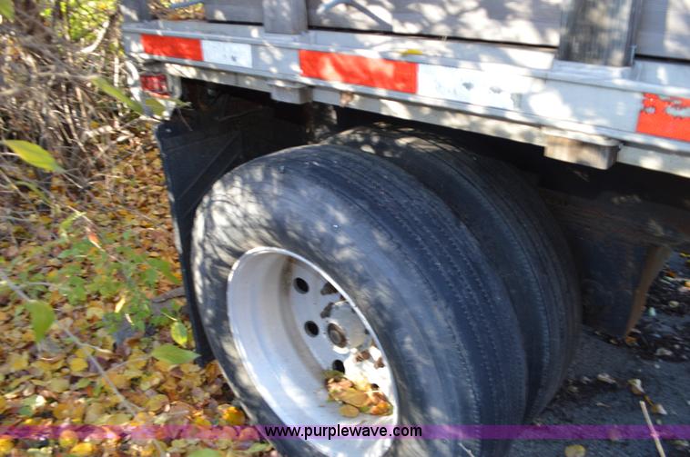 image for item L4595 2000 Transcraft flatbed trailer