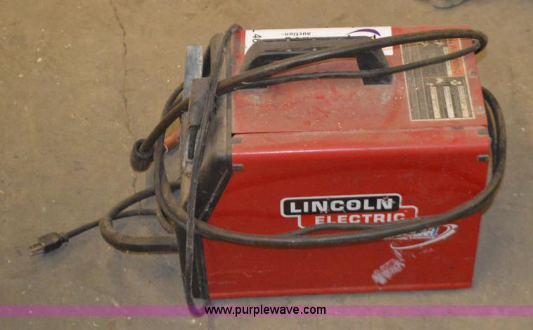 image for item L4621 Lincoln Electric Weld-Pak 100 welder