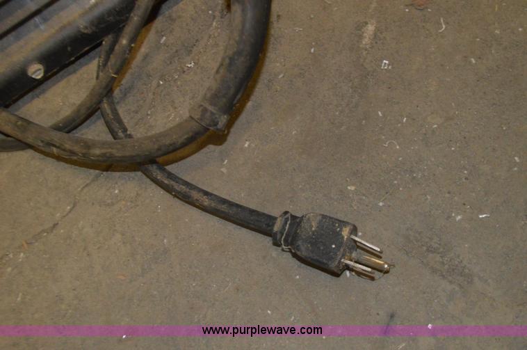 image for item L4621 Lincoln Electric Weld-Pak 100 welder