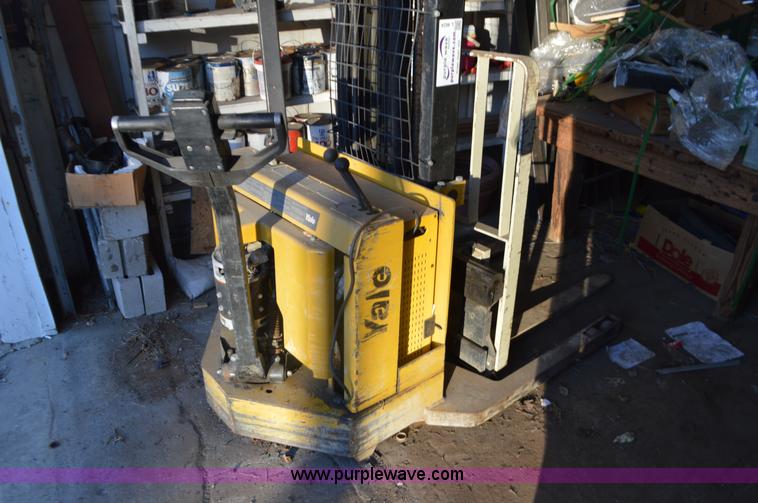 image for item L4624 Yale electric pallet jack