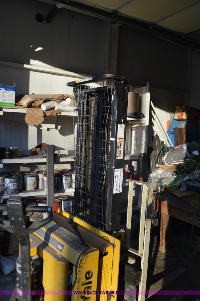 image for item L4624 Yale electric pallet jack
