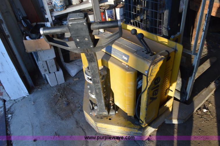 image for item L4624 Yale electric pallet jack