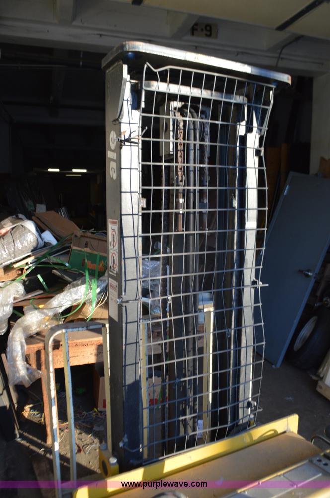 image for item L4624 Yale electric pallet jack