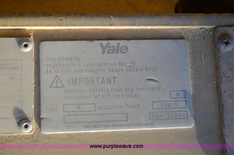 image for item L4624 Yale electric pallet jack