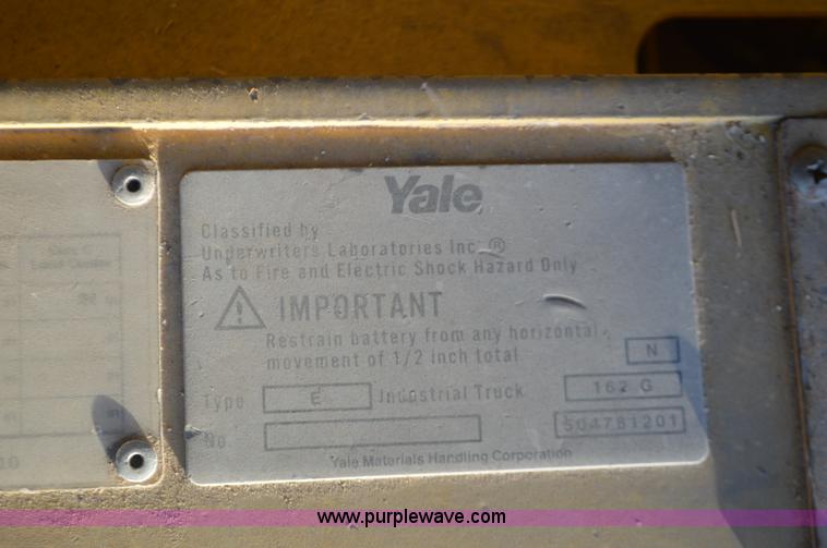 image for item L4624 Yale electric pallet jack