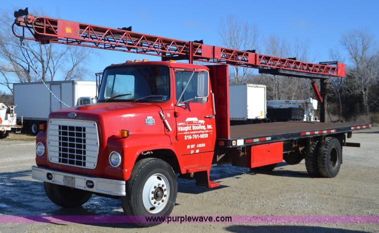 image for item L4636 1984 Ford F700 roofing conveyor truck